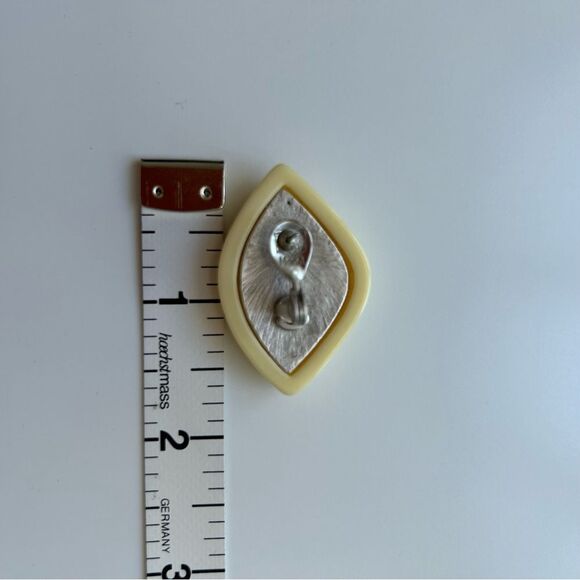 Vintage 90s Monet Signed Post Back Large Shell Earrings Designer Costume Jewelry - Picture 4 of 6